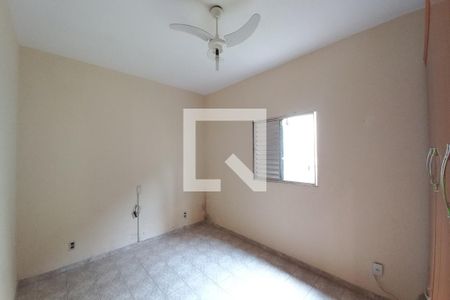 Casa à venda com 182m², 3 quartos e 4 vagasQuarto 2