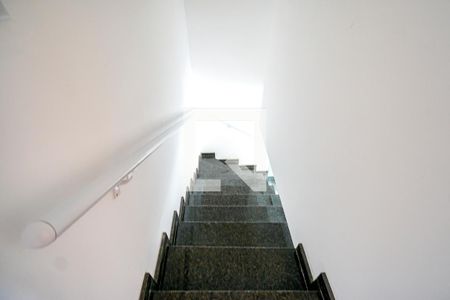 Casa à venda com 150m², 3 quartos e 4 vagasEscada