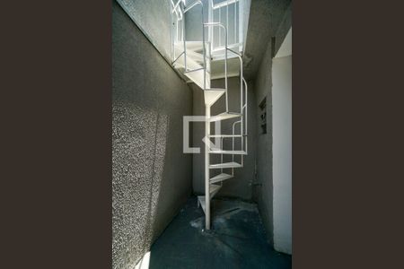 Casa à venda com 150m², 3 quartos e 4 vagasEscada