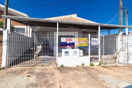 Casa à venda com 170m², 3 quartos e 2 vagas Casa à venda com 170m², 3 quartos e 2 vagasFachada