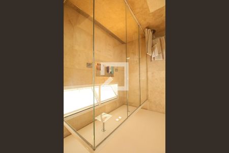 Casa de condomínio à venda com 270m², 4 quartos e 3 vagasBanheiro suíte master