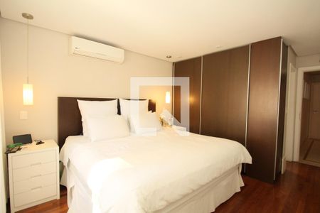 Casa de condomínio à venda com 270m², 4 quartos e 3 vagasSuíte  master 