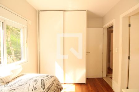 Casa de condomínio à venda com 270m², 4 quartos e 3 vagasSuíte 2