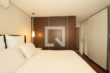 Casa de condomínio à venda com 270m², 4 quartos e 3 vagasSuíte  master 