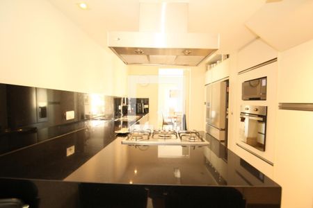 Casa de condomínio à venda com 270m², 4 quartos e 3 vagasCozinha - Armários