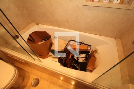 Casa de condomínio à venda com 270m², 4 quartos e 3 vagasBanheiro suíte 4