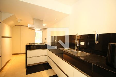 Casa de condomínio à venda com 270m², 4 quartos e 3 vagasCozinha - Armários