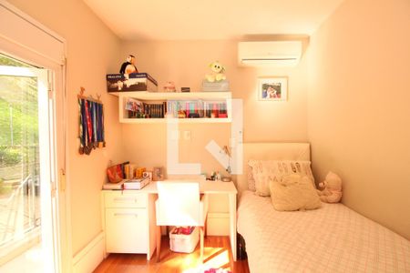 Casa de condomínio à venda com 270m², 4 quartos e 3 vagasSuíte 3