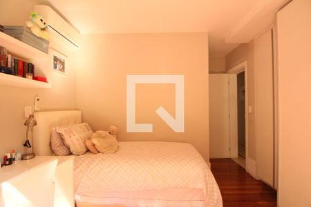 Casa de condomínio à venda com 270m², 4 quartos e 3 vagasSuíte 3