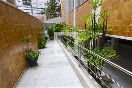 Apartamento para alugar com 290m², 5 quartos e 4 vagasEntrada