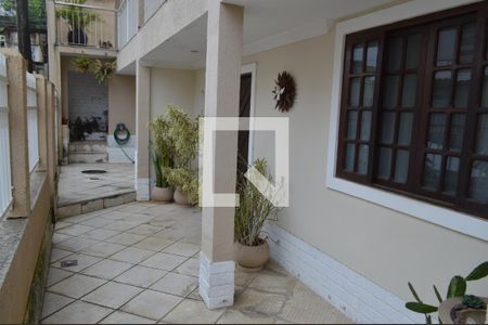 Casa de condomínio à venda com 450m², 3 quartos e 2 vagasEntrada