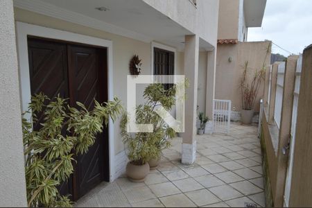 Casa de condomínio à venda com 450m², 3 quartos e 2 vagasEntrada