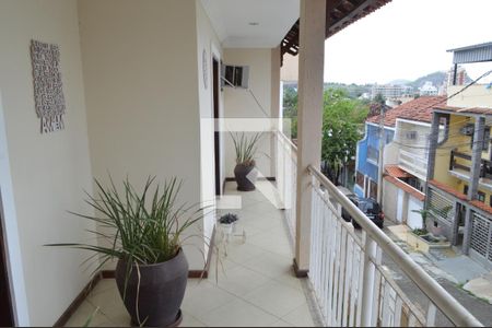 Casa de condomínio à venda com 450m², 3 quartos e 2 vagasVaranda