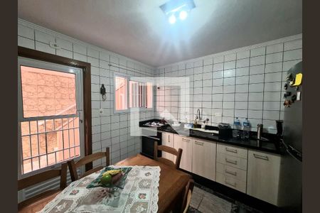 Casa à venda com 110m², 3 quartos e 2 vagas Casa à venda com 110m², 3 quartos e 2 vagasCozinha