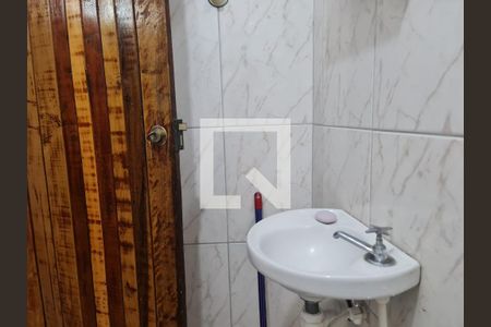 Casa à venda com 110m², 3 quartos e 2 vagas Casa à venda com 110m², 3 quartos e 2 vagasBanheiro área de serviço