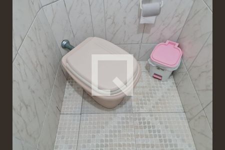 Casa à venda com 110m², 3 quartos e 2 vagas Casa à venda com 110m², 3 quartos e 2 vagasBanheiro área de serviço