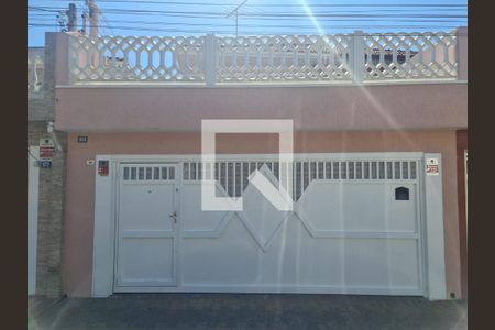 Casa à venda com 110m², 3 quartos e 2 vagas Casa à venda com 110m², 3 quartos e 2 vagasFachada