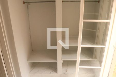 Apartamento à venda com 210m², 4 quartos e 2 vagasQuarto 02 Closet
