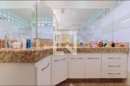 Casa à venda com 360m², 3 quartos e 3 vagasBanheiro da Suíte 3