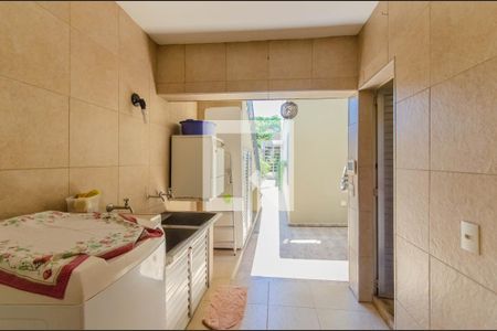 Casa à venda com 360m², 3 quartos e 3 vagasÁrea de Serviço