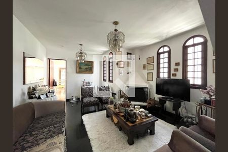 Casa à venda com 173m², 5 quartos e 2 vagasSala de TV