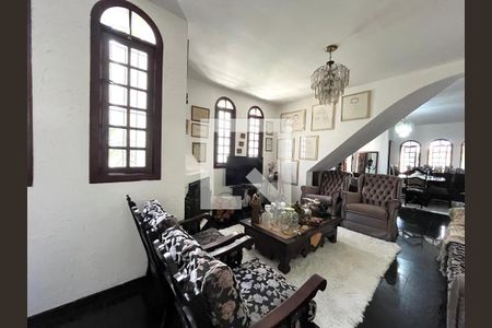 Casa à venda com 173m², 5 quartos e 2 vagasSala de TV