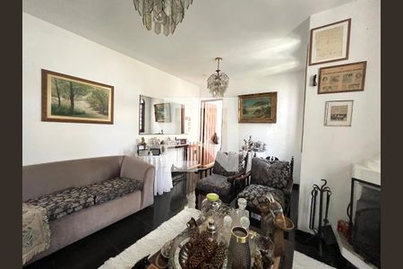 Casa à venda com 173m², 5 quartos e 2 vagasSala de TV
