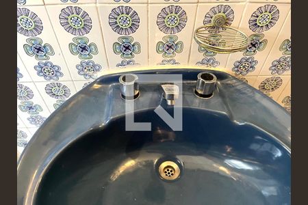 Casa à venda com 173m², 5 quartos e 2 vagasBanheiro Corredor