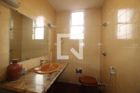 Casa à venda com 340m², 4 quartos e 3 vagasBanheiro 1