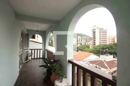 Casa à venda com 340m², 4 quartos e 3 vagasVaranda