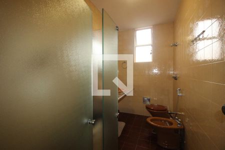 Casa à venda com 340m², 4 quartos e 3 vagasBanheiro 1