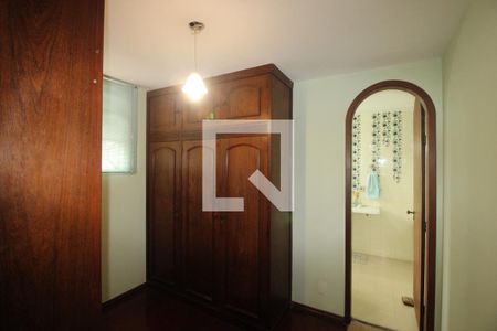 Casa à venda com 340m², 4 quartos e 3 vagasCloset