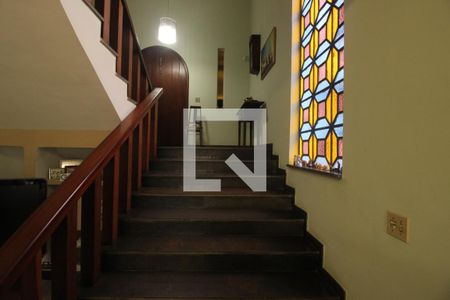 Casa à venda com 340m², 4 quartos e 3 vagasEscadas