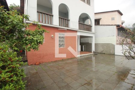 Casa à venda com 340m², 4 quartos e 3 vagasFundos da casa