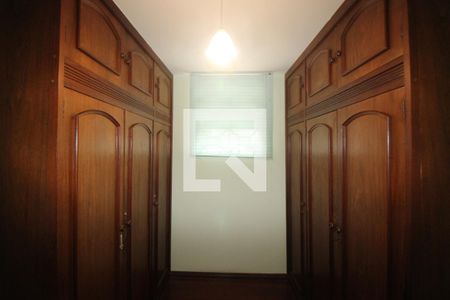 Casa à venda com 340m², 4 quartos e 3 vagasCloset