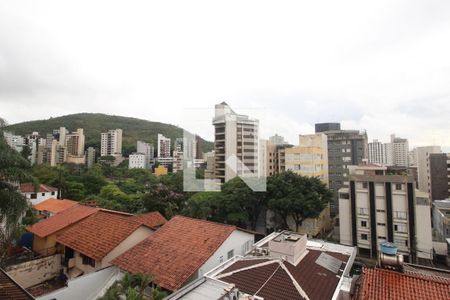 Casa à venda com 340m², 4 quartos e 3 vagasVista