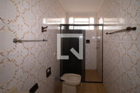 Banheiro de casa para alugar com 3 quartos, 180m² em Vila Nivi, São Paulo