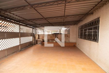 Garagem de casa para alugar com 3 quartos, 180m² em Vila Nivi, São Paulo