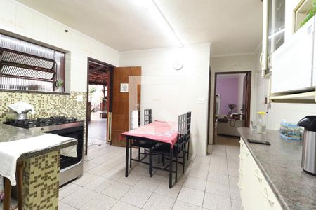 Casa à venda com 330m², 3 quartos e 3 vagasCozinha