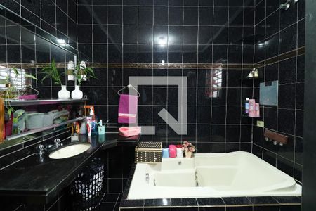 Casa à venda com 330m², 3 quartos e 3 vagasBanheiro