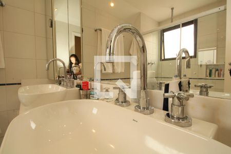 Apartamento à venda com 130m², 3 quartos e 4 vagasBanheiro suíte master 