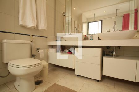 Apartamento à venda com 130m², 3 quartos e 4 vagasBanheiro suíte master 