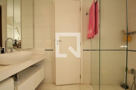 Apartamento à venda com 130m², 3 quartos e 4 vagasBanheiro suíte master 