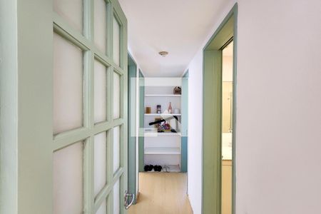 Corredor de apartamento à venda com 3 quartos, 90m² em Laranjeiras, Rio de Janeiro