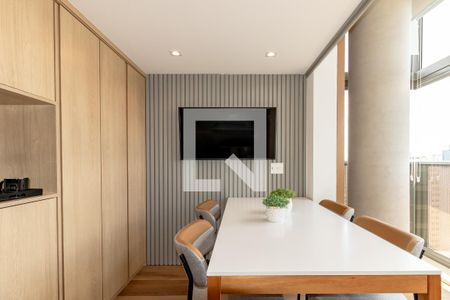 Sala de kitnet/studio para alugar com 1 quarto, 30m² em Indianópolis, São Paulo