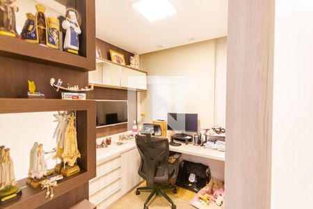 Apartamento à venda com 115m², 4 quartos e 2 vagasEscritório