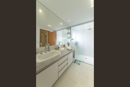 Apartamento à venda com 193m², 3 quartos e 3 vagasBanheiro da Suíte 2