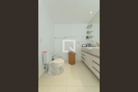 Apartamento à venda com 193m², 3 quartos e 3 vagasBanheiro da Suíte 2