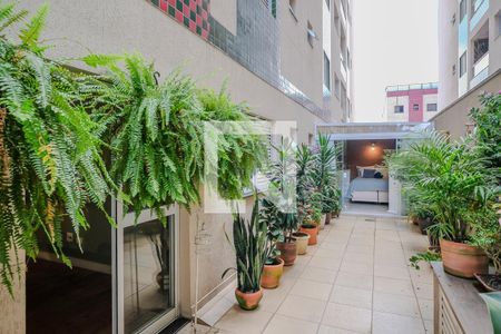 Apartamento à venda com 107m², 2 quartos e 1 vagaÁrea de serviço e quintal