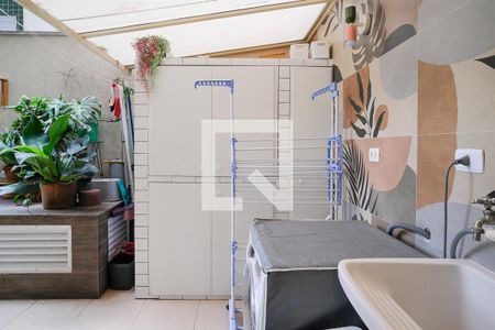 Apartamento à venda com 107m², 2 quartos e 1 vagaÁrea de serviço e quintal